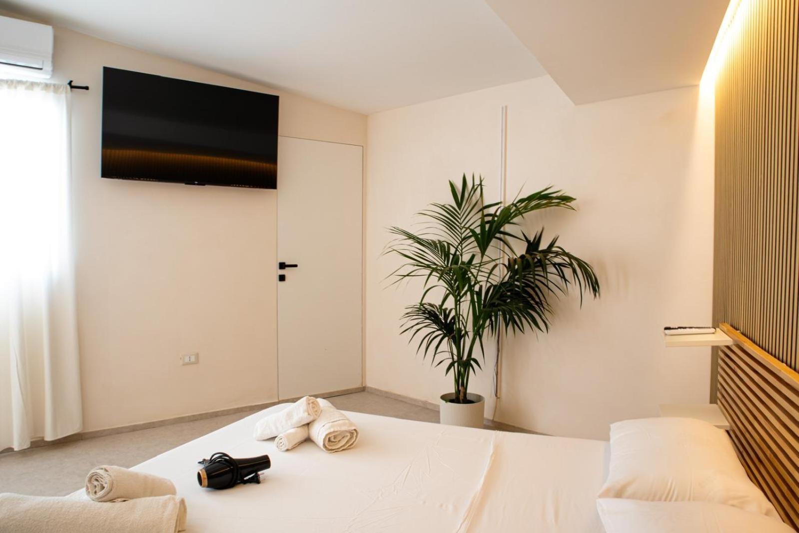 Suites Mediterranee Пульсано Экстерьер фото
