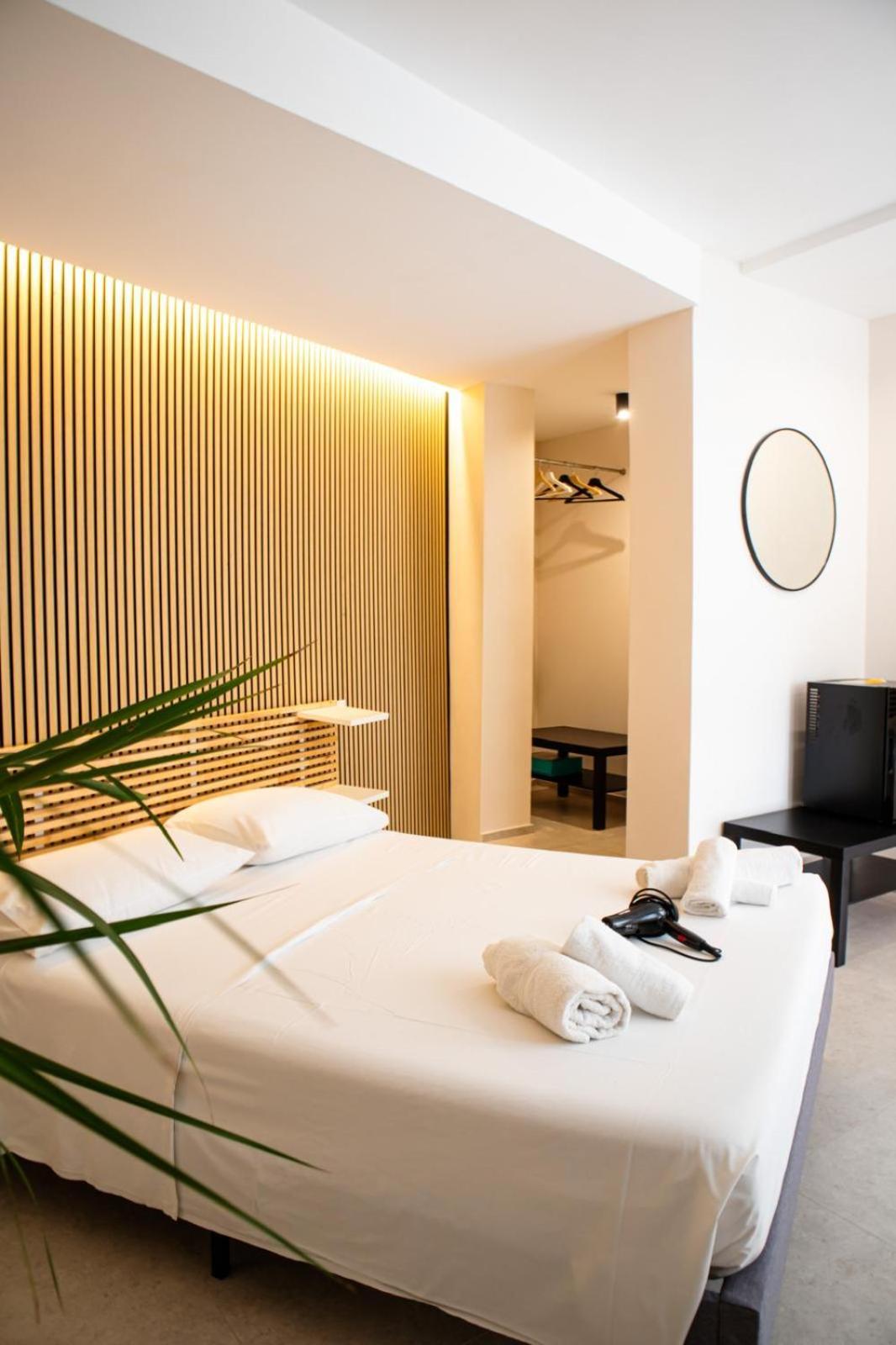 Suites Mediterranee Пульсано Экстерьер фото